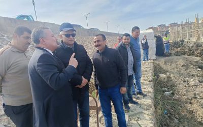 تواصل فرق الطوارئ بالشركة العمل على إصلاح وصيانة خط الطرد الرئيسي 630 مم بمحطة الحرير الصناعي، وسط انتشار مكثف لجميع معدات الشركة وطاقمها الفني والهندسي، الذين يعملون بكل طاقتهم لإنهاء الإصلاح بأقصى سرعة.