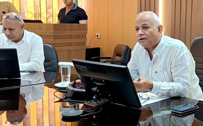 السيد المهندس محمد سعيد نشأت رئيس مجلس الإدارة والعضو المنتدب يناقش اللمسات النهائية لوصلات قرى “حياة كريمة” بالقاعة الجديدة بمركز التدريب