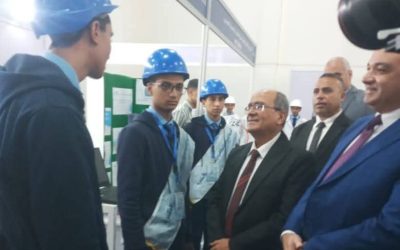 مدرسة شركة مياه البحيرة تتألق… واختراع طالب يجذب اهتمام المهندس أحمد جابر بالمعرض الدولي IWWI2025