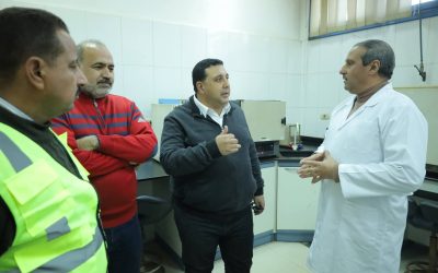 السيد المهندس احمد التراس رئيس مجلس الإدارة والعضو المنتدب يتفقد المعمل المركزي للصرف الصحي ويؤكد: المعامل خط الدفاع الأول وحجر الأساس لضمان الجودة وحماية البيئة