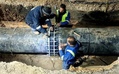 تم وبحمد الله وتوفيقه الانتهاء الكامل من أعمال الإصلاح والصيانة للكسر المفاجئ بخط مياه الشرب الرئيسي قطر 800 مم بولي إيثيلين بنطاق مركز أبو حمص، وبدء وصول المياه تدريجيًا إلى جميع المناطق المتأثرة.