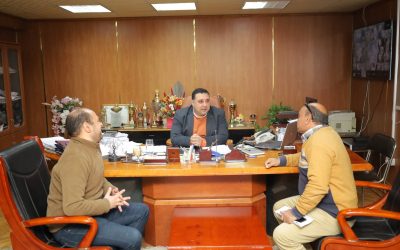 استقبل السيد المهندس/ أحمد عبد المنعم التراس رئيس مجلس الإدارة والعضو المنتدب ، وفدًا من أهالي قرية دويدار بسندرينا التابعة لمركز المحمودية، وذلك لتقديم الشكر والتقدير للشركة على سرعة الاستجابة وتنفيذ أعمال توصيل خط مياه قطر 4 بوصة بالقرية.