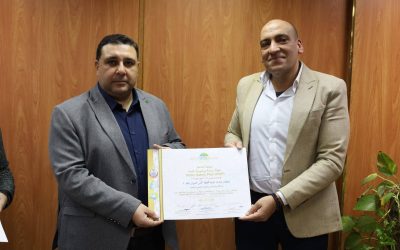 السيد المهندس احمد التراس رئيس شركة المياه والصرف الصحى يستقبل مدير عام سلامة ومأمونية المياه بالشركة القابضة ويتسلّم شهادات مأمونية المياه لـ3 محطات كبرى