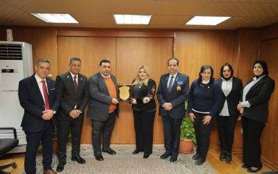وفد نادي روتاري الإسكندرية سموحة يُهدي درع النادي لرئيس مياه البحيرة تقديرًا لدعمه المبادرات المجتمعية