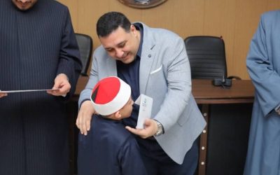 السيد المهندس احمد التراس رئيس مجلس الإدارة والعضو المنتدب ووكيل وزارة الأوقاف بالبحيرة يكرّمان الفائزين في مسابقة حفظ وتلاوة القرآن الكريم