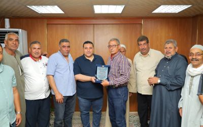 استجابة لتوجيهات الدكتورة جاكلين عازر محافظ البحيرة.. فرحة عارمة بقرى سنهور وأهالي 9 قرى يكرمون رئيس مياه البحيرة بعد إنهاء أزمة المياه وتحسين الخدمة لآلاف المواطنين