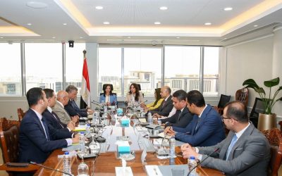 وزيرة الإسكان ومحافظ البحيرة يستعرضان موقف مشروعات مياه الشرب والصرف الصحي